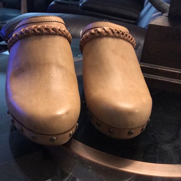 Clogs - Picture 2 of 4